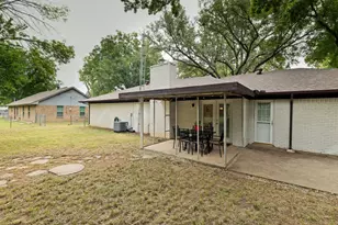 410 E White St, Pilot Point, TX 76258 - Photo 25