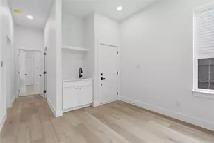3905 Blue Ridge Blvd, Dallas, TX 75233 - Photo 9