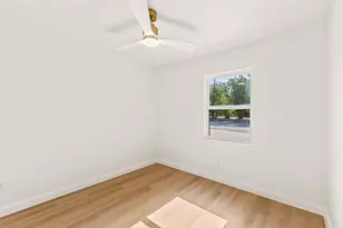 707 Hilltop Dr, Irving, TX 75060 - Photo 33