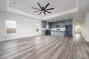411 W Elm St, Whitewright, TX 75491 - Photo 3
