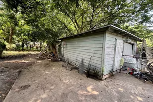 4310 Dawes Dr, Dallas, TX 75211 - Photo 11