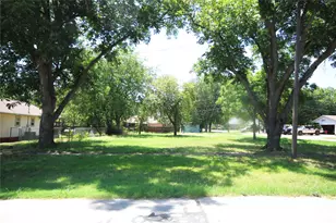 523 W 4th St, Justin, TX 76247 - Photo 1