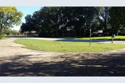 2415 Skyline Drive, Irving, TX 75038 - Photo 17