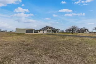312 Corral Rd, Godley, TX 76044 - Photo 3
