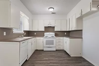1374 Saffles Road, Robinson, TX 76706 - Photo 7