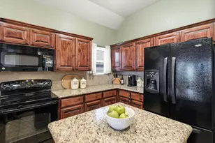 812 Peach Ln, Burleson, TX 76028 - Photo 11