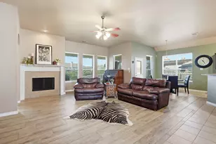 812 Peach Ln, Burleson, TX 76028 - Photo 5