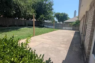 916 Heberle Dr, Burleson, TX 76028 - Photo 11