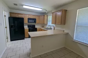 916 Heberle Dr, Burleson, TX 76028 - Photo 3