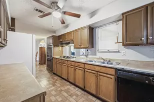816 SW Sundown Trail, Burleson, TX 76028 - Photo 9