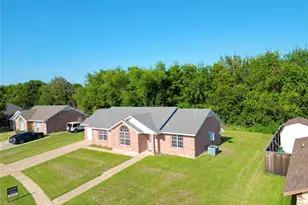 2001 Solomon Dr, Commerce, TX 75428 - Photo 3
