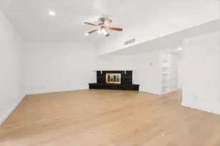 421 Parkvale Ln, Grand Prairie, TX 75052 - Photo 9