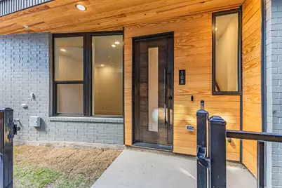426 W 9th Street, Dallas, TX 75208 - Photo 1