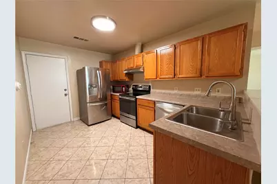 2616 18th Street W, Irving, TX 75060 - Photo 5