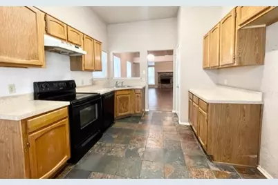 6404 Tempest Drive, Arlington, TX 76001 - Photo 7