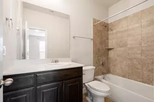 2640 Venice Dr, Grand Prairie, TX 75054 - Photo 7