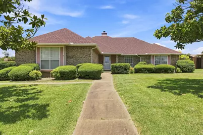 1121 The Meadows Parkway, DeSoto, TX 75115 - Photo 1