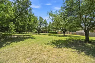 1121 The Meadows Pkwy, DeSoto, TX 75115 - Photo 21