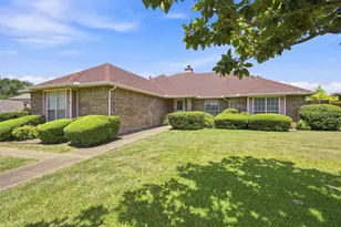 1121 The Meadows Pkwy, DeSoto, TX 75115 - Photo 27