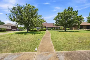 1121 The Meadows Pkwy, DeSoto, TX 75115 - Photo 25