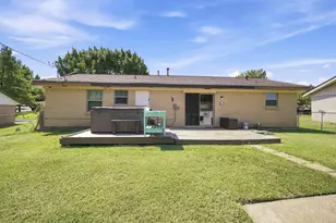 702 Phillips Dr, Ennis, TX 75119 - Photo 21