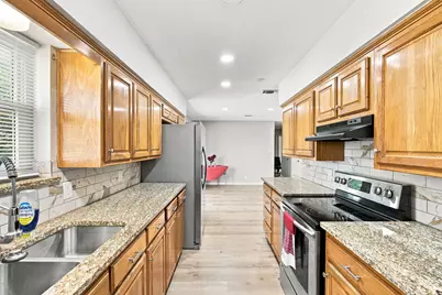 702 Phillips Drive, Ennis, TX 75119 - Photo 11