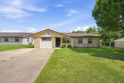 702 Phillips Drive, Ennis, TX 75119 - Photo 3