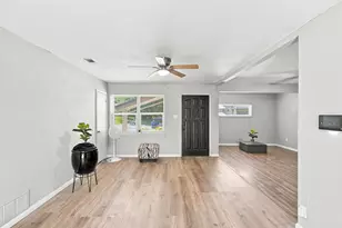 702 Phillips Dr, Ennis, TX 75119 - Photo 5