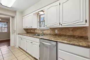 9611 Meadowhill Dr, Dallas, TX 75238 - Photo 11
