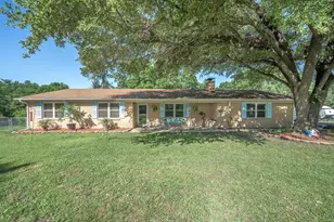 542 S Houston St, Edgewood, TX 75117 - Photo 1