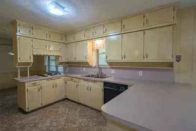 7601 Trimble Drive, Fort Worth, TX 76134 - Photo 9