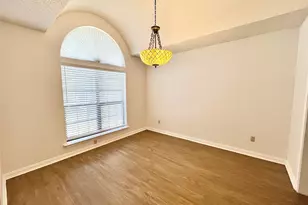 6105 Paradise Dr, Arlington, TX 76001 - Photo 3