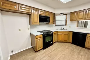 6105 Paradise Dr, Arlington, TX 76001 - Photo 5