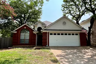 6105 Paradise Dr, Arlington, TX 76001 - Photo 1