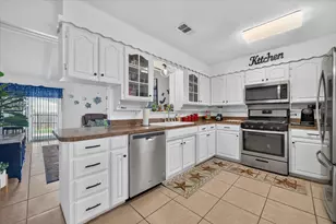 629 Newton Dr, Burleson, TX 76028 - Photo 9
