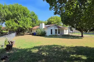 329 Walnut Ave, Azle, TX 76020 - Photo 3