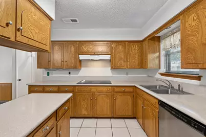 1611 Phyllis Court, Irving, TX 75060 - Photo 9