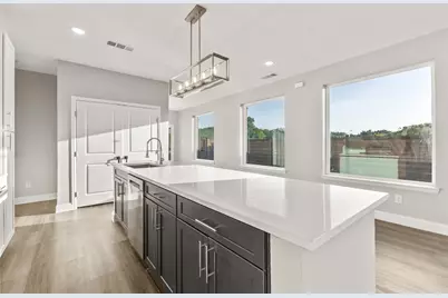 829 Premier Parkway, Grand Prairie, TX 75051 - Photo 5