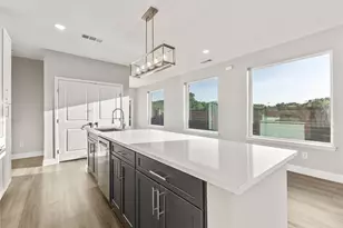 829 Premier Pkwy, Grand Prairie, TX 75051 - Photo 5