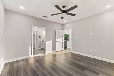 829 Premier Parkway, Grand Prairie, TX 75051 - Photo 9