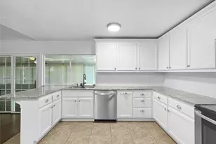334 E Crossland Blvd, Grand Prairie, TX 75052 - Photo 9