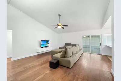 334 E Crossland Boulevard, Grand Prairie, TX 75052 - Photo 13