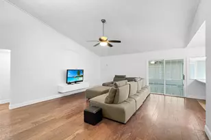 334 E Crossland Blvd, Grand Prairie, TX 75052 - Photo 13