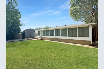 334 E Crossland Boulevard, Grand Prairie, TX 75052 - Photo 21