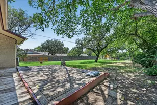 2861 Mark Twain Dr, Farmers Branch, TX 75234 - Photo 7