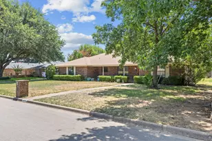 1223 Heather St, Grapevine, TX 76051 - Photo 5