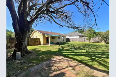 916 Poindexter Avenue, Cleburne, TX 76033 - Photo 11