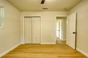 729 Oakwood Ave, Hurst, TX 76053 - Photo 17