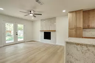 729 Oakwood Ave, Hurst, TX 76053 - Photo 9