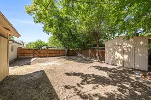 2110 Tompkins Dr, Grand Prairie, TX 75051 - Photo 37